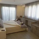 White 11 Apartmanhotel