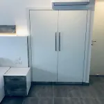 White 11 لارنكا