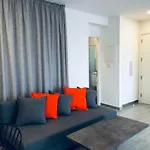 White 11 شقة فندقية لارنكا