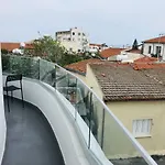 White 11 Apartmanhotel 4*