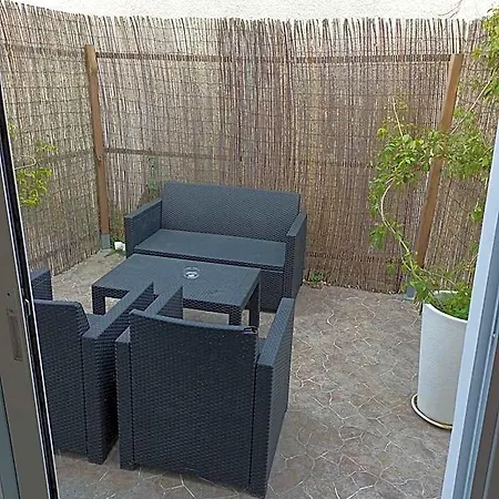 White 11 شقة فندقية لارنكا