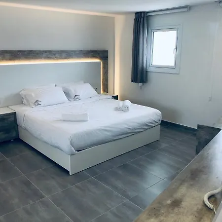 White 11 4*