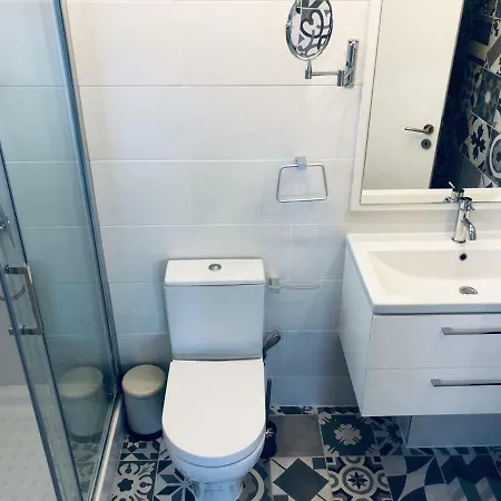 White 11 Апарт-готель Ларнака