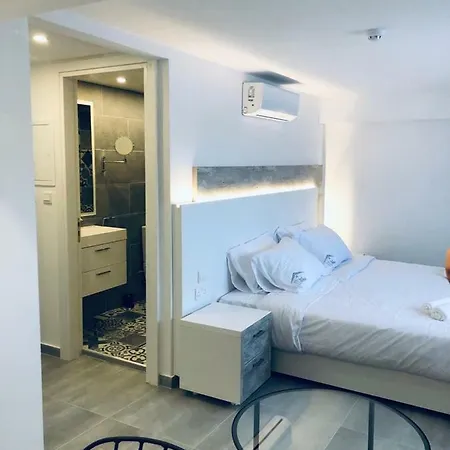 White 11 Апарт-готель 4*