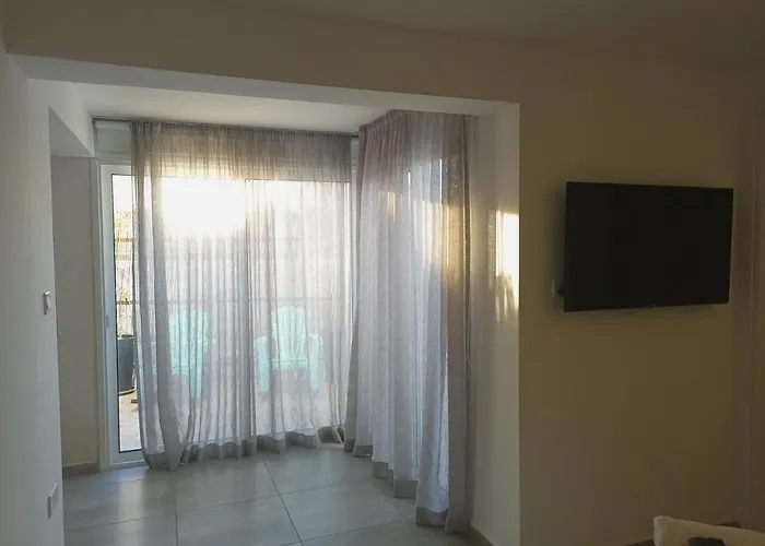 White 11 Aparthotel Larnaca