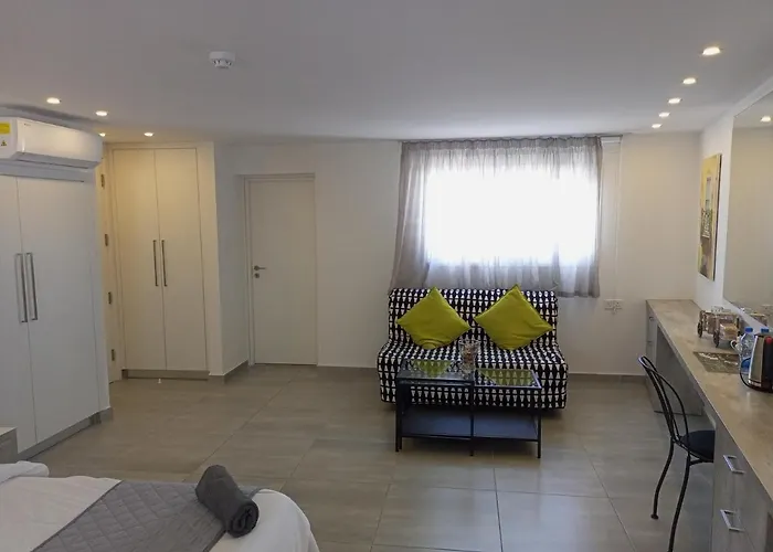 White 11 Apartmanhotel