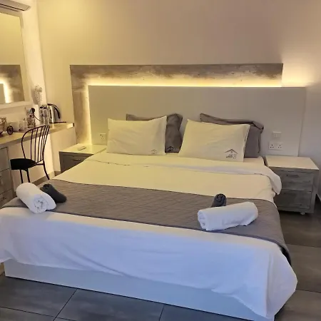 White 11 3* Larnaca