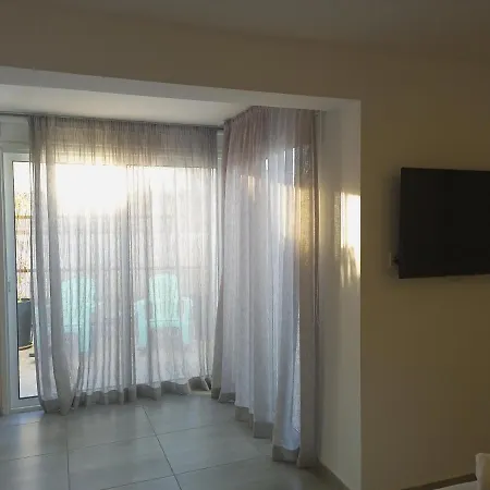 White 11 Apart-hotel Larnaca