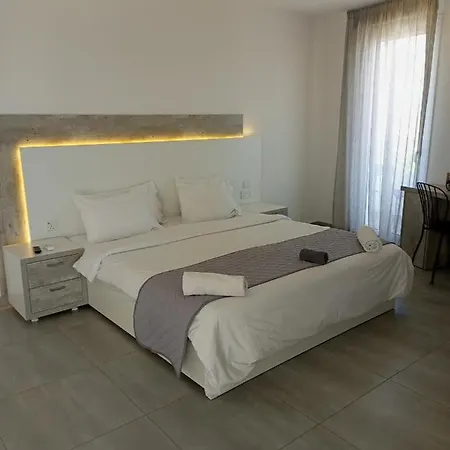 Aparthotel White 11 4*