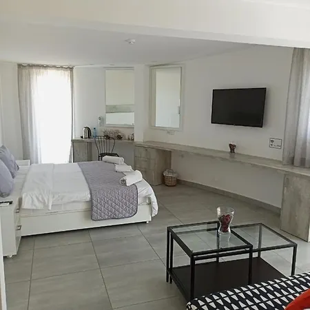 White 11 Apart-hotel Larnaca