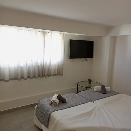 White 11 Apart-hotel