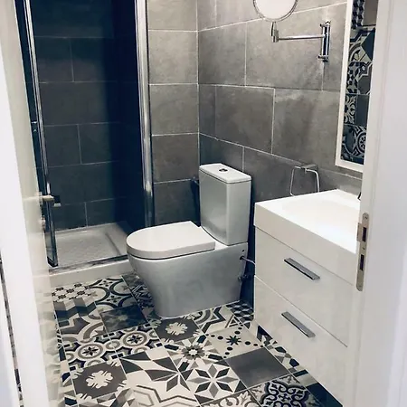 Aparthotel White 11 4*