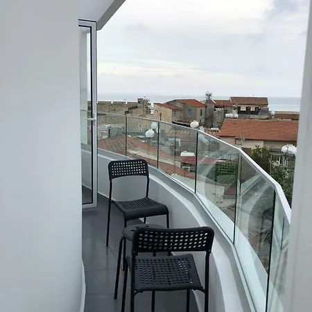 White 11 Apart-hotel