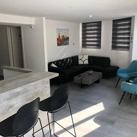 White 11 Apart-hotel