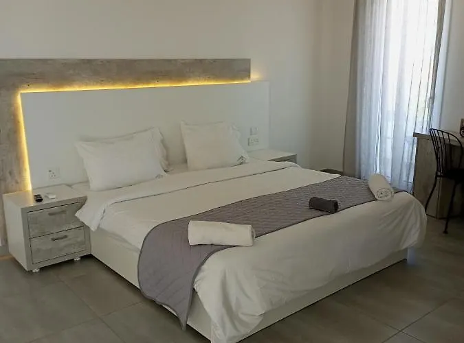 Ξενοδοχείο με διαμερίσματα White 11 4*