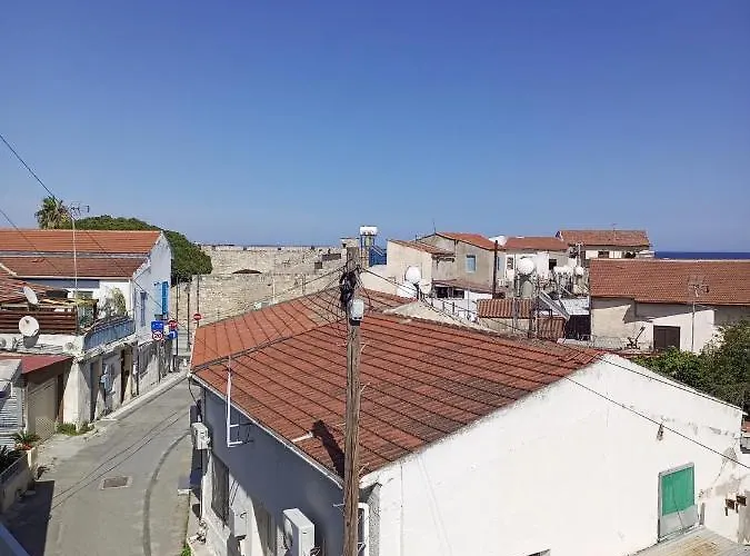 White 11 Λάρνακα