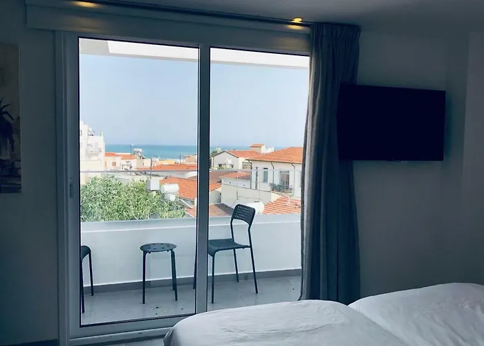 White 11 Λάρνακα