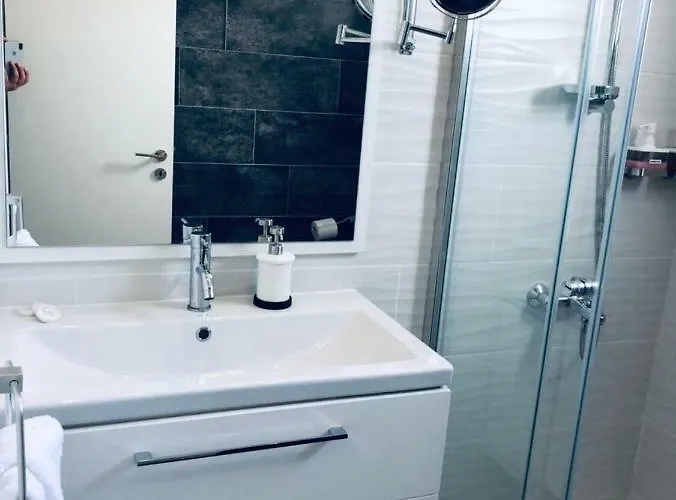 White 11 Λάρνακα